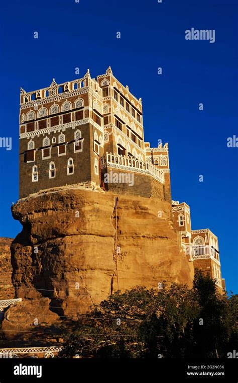 Yemen Wadi Dhar Rock Palace Dar Al Hajar Stock Photo Alamy