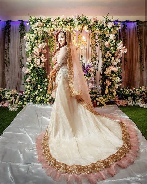 Pin By Zeisha On Multimedia Star Wedding Dresses Wedding Dresses