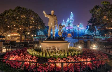 Holiday time at Disneyland. | Disneyland resort, Disneyland christmas, Disneyland holidays