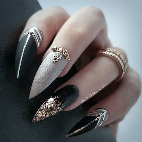 50 Cool Stiletto Nails Designs To Try In 2019 Tips Uñas Negro Con
