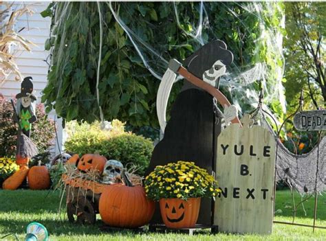 You can decorate your outdoor space with ghosts, zombies, scarecrows, bats, black crows, skeletons, witches, lanterns, wreath, spiders and more… 16 Astounding DIY Outdoor Halloween Decorations That You ...