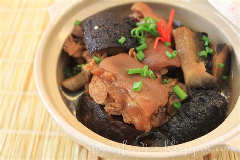 Sea cucumber with abalone and chinese mushrooms. GoodyFoodies: Recipe: Braised pork knuckle with sea cucumber