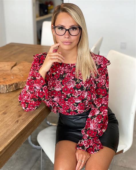 Emmanuelle 🎀 On Instagram “that Secretary Look 🤓 Secretary Swipeleft Miniskirt Skirt