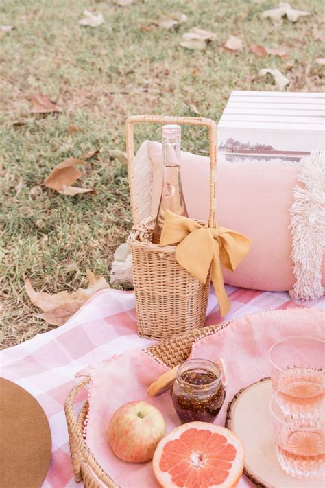 pack the perfect fall picnic what alyssa did in 2021 fall picnic picnic inspiration picnic