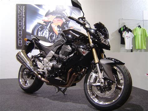 Motorcycle definition, a motor vehicle similar to a bicycle but usually larger and heavier, chiefly for one rider but sometimes having two saddles or an attached sidecar for passengers. File:Kawasaki-Z1000 2007TMCS.jpg - Wikimedia Commons