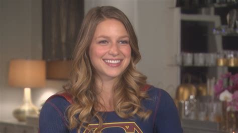 exclusive supergirl melissa benoist talks superman s dream debut and how the danvers