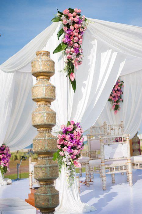 Contact a professional wedding planner today. A stunning beach side wedding in Goa ! | WedMeGood
