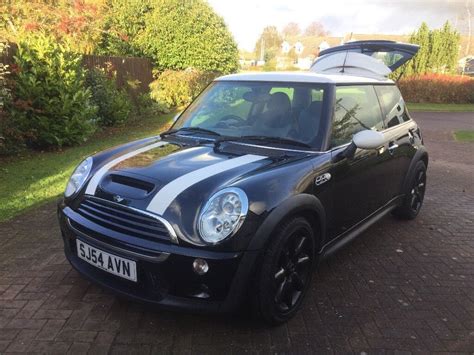 Mini Cooper S 2004 Black With White Roof And Racing Stripes In