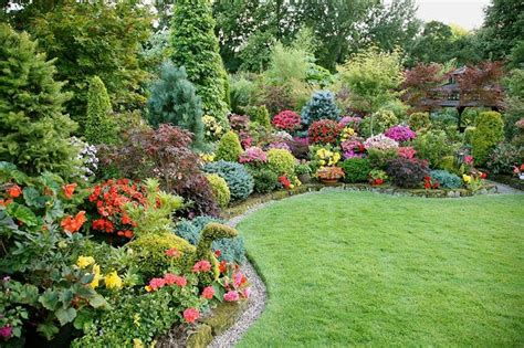 Flowers and plants have been used for centuries to decorate gardens and courtyards. Flower Bed Ideas | RC Willey Blog