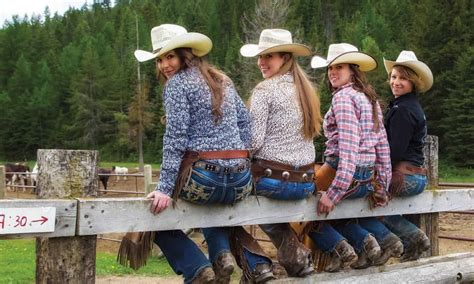 Smokin Fall Fashion From Rock And Roll Cowgirl Guest Ranch Cowgirl Cowgirl Magazine
