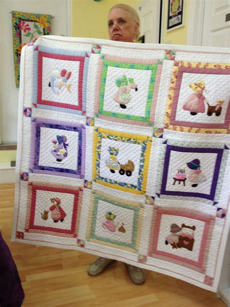 Anns Super Cute And Beautifully Appliquéd Sunbonnet Sue Quilt For Her
