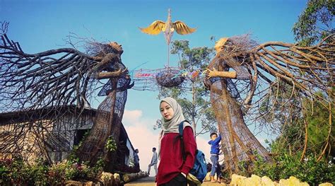 Satu hal yang bisa kamu temukan saat berkunjung ke taman langit malang adalah kamu akan menemukan. Taman Langit Gunung Banyak, Temukan Keajaiban Di Sini ...