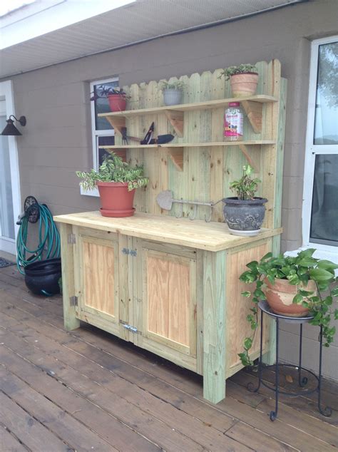 Potting Bench This Belongs To My Cousin It Is Beautiful Outdoor