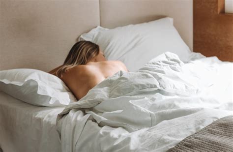 Dit Zijn De Verrassende Voordelen Van Naakt Slapen Womanly