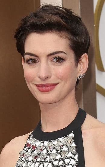 Anne Hathaway Short Layered Haircut 86th Annual Academy Awards