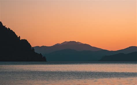 Download Wallpaper 3840x2400 Mountain Sunset Water Landscape 4k