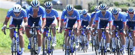 Le tour fait partie du rêve de tout coureur cycliste et séduit les médias internationaux. Cyclisme - Tour de France 2019 - Total Direct Energie ...