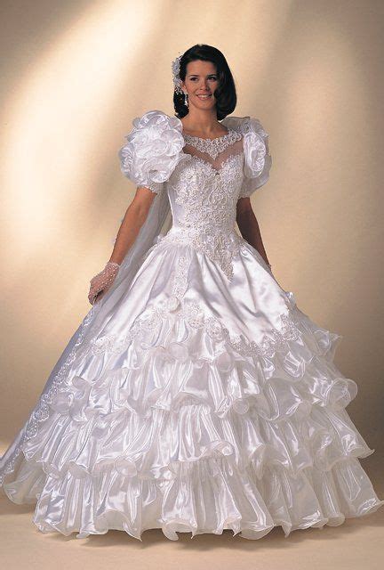 Jedes hochzeitskleid ist ein einzelstück. Pin by Isabel Antequera on Casual Attire | Gowns, Wedding ...
