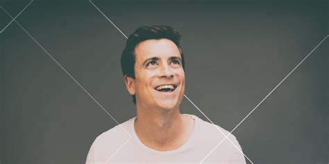 Sharon den adel, zangeres bij within temptation, begeeft zich uit haar comfortzone door 'vandaag' van niels destadsbader te. Niels Destadsbader 'Boven de Wolken' | Tele Ticket Service