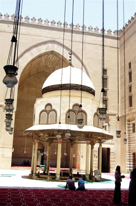 مسجد السلطان حسن تاج العمارة المملوكية في مصر - ملاحق ...