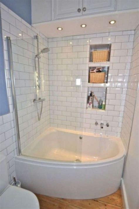 Choose from a large selection of intimate, decorative corner bathtubs from a range of top we offer free shipping on most orders over $99 in the 48 contiguous united states. 48 Inspiring Small Bathroom Design Ideas in Apartment ...