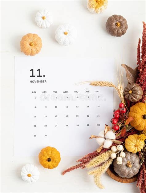 Puesta Plana Con Calendario Para Noviembre Con Decoración De Mesa De