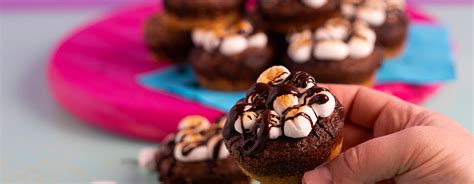 You'd need to walk 47 minutes to burn 170 calories. S'mores Brownie Cupcakes | Ready Set Eat