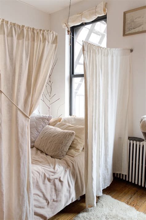 How To Create Dreamy Bedrooms Using Bed Curtains