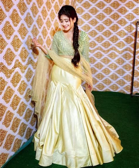 Yeh Rishta Kya Kehlata Hai Fame Shivangi Joshi Looks Breathtaking In