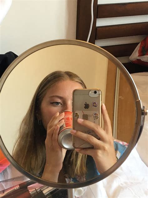 This Is A Prime Example Of Teenagers Selfies In The Mirror Priscillia Idée Photo