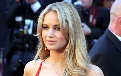 Oscar Winning Jennifer Lawrence Tops Fhm S 100 Sexiest Women 2014 Descrier News