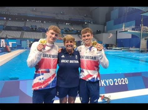Seriously when you watch him dive the announcers talk about diving and when you watch it on tv it says synchronized diving. Tom Daley Matty Lee Claim Stunning Gold in Synchronized ...