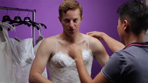 Hombres Gays Se Ponen Vestidos De Novia Youtube