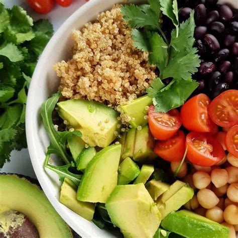 Quinoa salad with black beans, chickpeas and avocado - Hint of Healthy