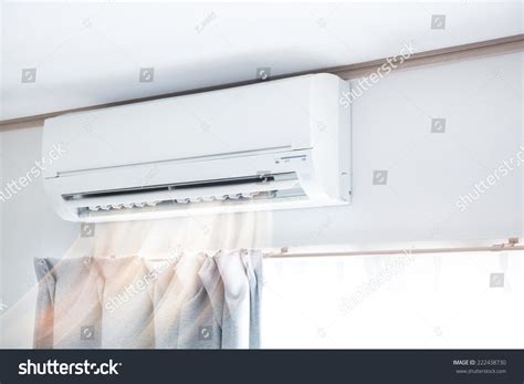 Airconditioner Blaast Warme Lucht Stockfoto Shutterstock