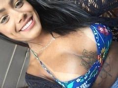 Letícia morena cavala tatuada deliciosa demais em fotos picantes