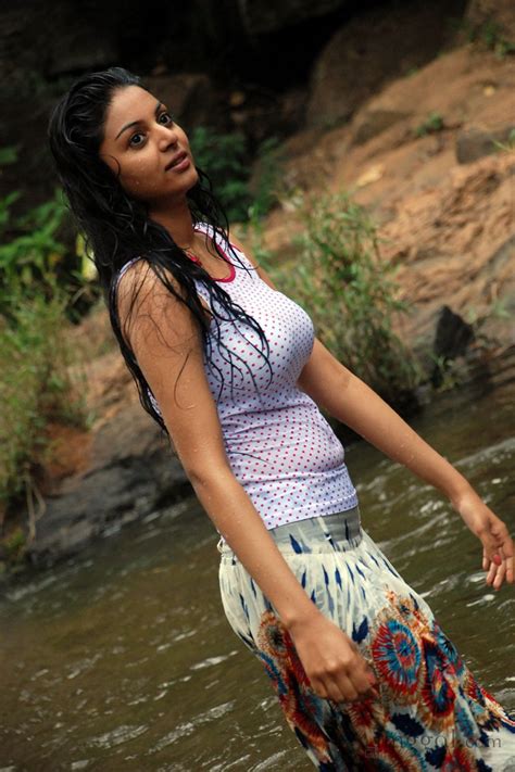 tamil actress sanam new wet spicy stills in movie maayai