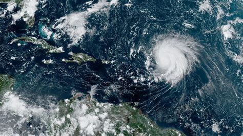 el poderoso huracán lee creará condiciones peligrosas a lo largo de la costa este
