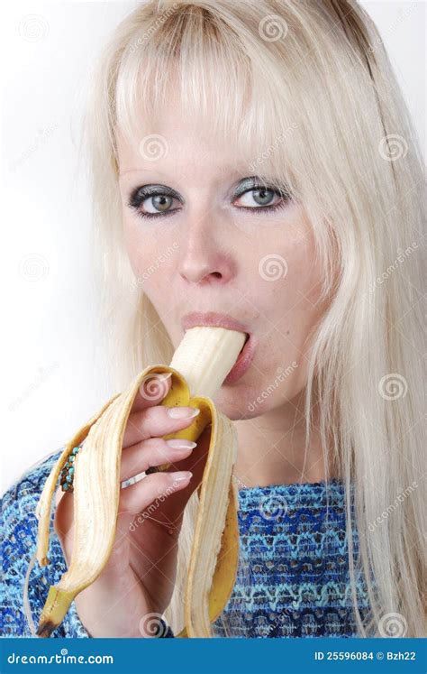 Kobieta Target Banana Zdjęcie Stock Obraz złożonej z owoc hairball