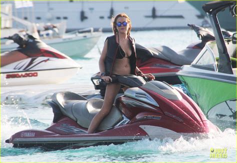 Lindsay Lohan Strips Down To Bikini During Mykonos Vacation Photo 3170482 Bikini Lindsay