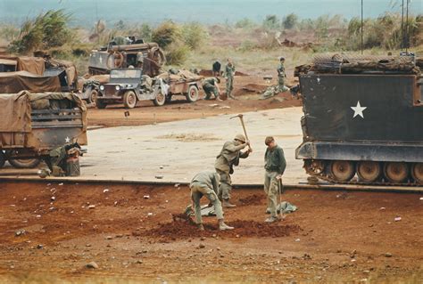 Us Army Engineers At Work In Vietnam 1971 View Of Enginee Flickr