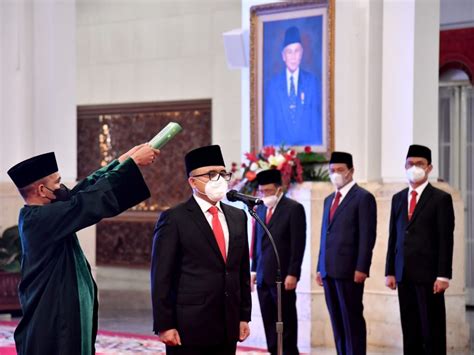 Jokowi Resmi Lantik Abdullah Azwar Anas Sebagai Menpan Rb