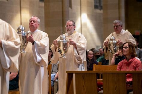 oils blessed priests renew vows at 2022 chrism mass catholic courier