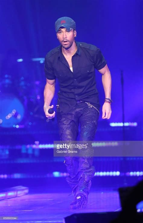 Enrique Iglesias Performs At Allstate Arena On October 7 2017 In
