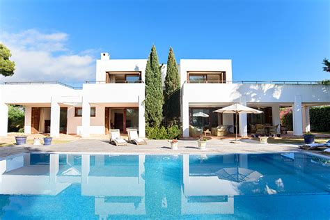 Auf unserem immobilienportal befinden sich außerdem fincas, häuser, wohnungen und immobilien in der altstadt von palma. Villa Teresina auf Mallorca mit umzäuntem Pool mieten