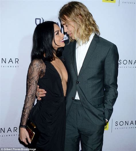 Forum is closed for posting Vanessa Hudgens supports Austin Butler at The Shannara ...
