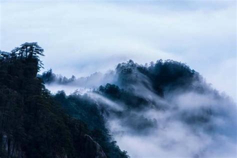 Sea Of Clouds At Huangshan Mountain In Anhui