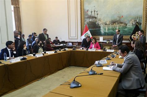 Congreso peruano invita a Castillo defenderse en proceso de inhabilitación