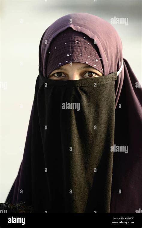 Muslim Islam Veil Hijab Stockfotos Und Bilder Kaufen Alamy