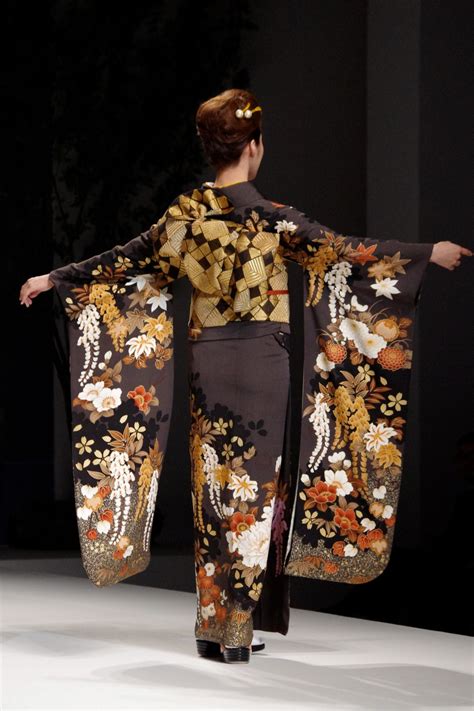 The Kimono Gallery — Kimono [furisode] 2: Yukiko Hanai designed... | Kimono, Traditional kimono ...